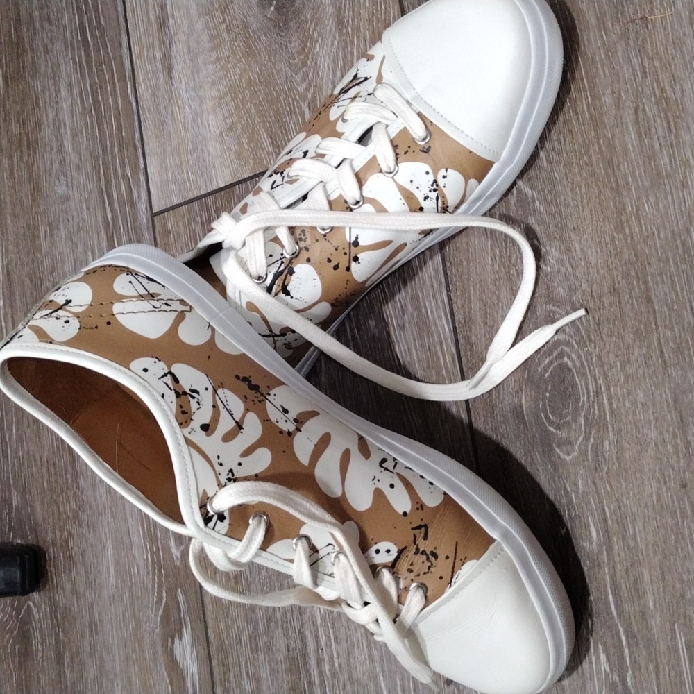 Wirth cream and tan palm splash leather sneakers. Size 9.5